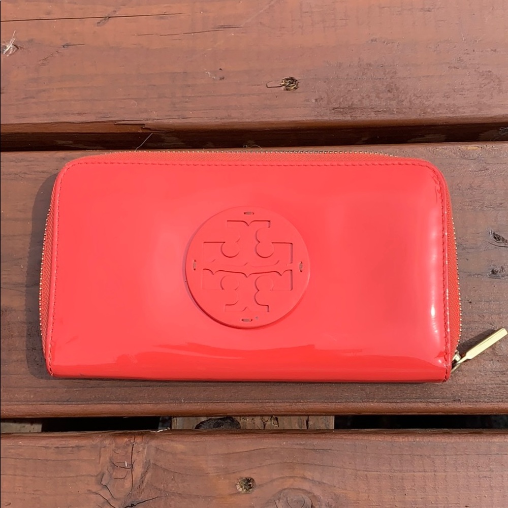 Tory Burch wallet ! 12 card holder